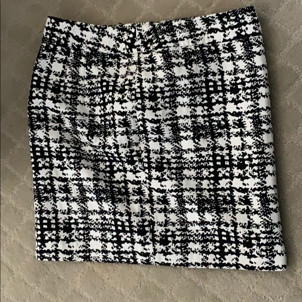Black and white pencil skirt